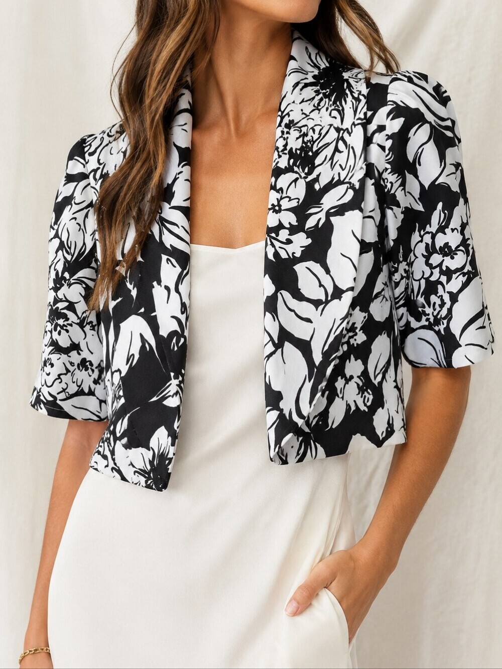 Vintage Leslie Belle Made in Canada Black White Floral Cropped Jacket Blazer
